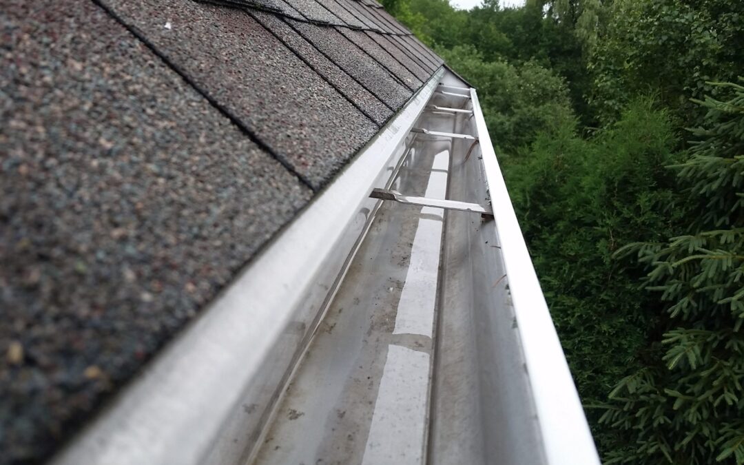 Why Apartment Communities and HOAs in Texas Need Gutter Cleaning Before Summer Storm Season